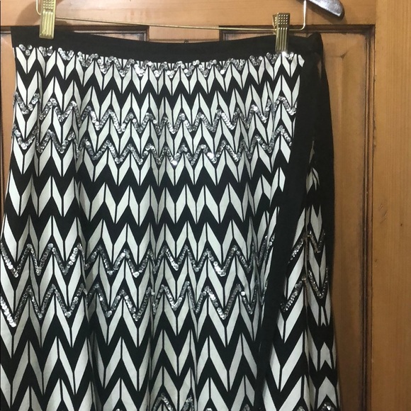 BCBG sequin print skirt. WornXS fits like a 4. - Picture 3 of 5